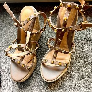 Misguided Dome Wedge Sandals in Taupe color.EU size 40